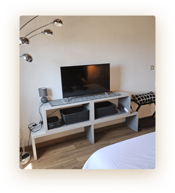 photo télé chambre casa nudista gite naturiste saint cyprien